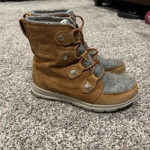 Sorel Women’s size 7 Tan and Gray Boots